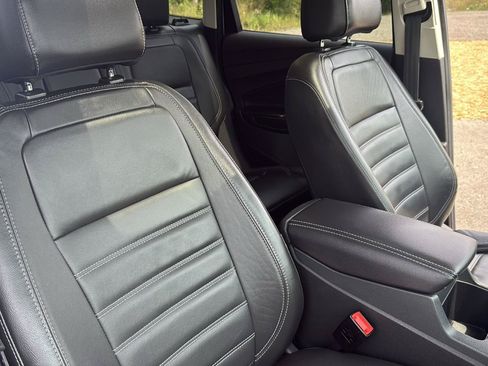 Used 2017 Ford Escape Titanium w/ Canadian Touring Package FWD image 29