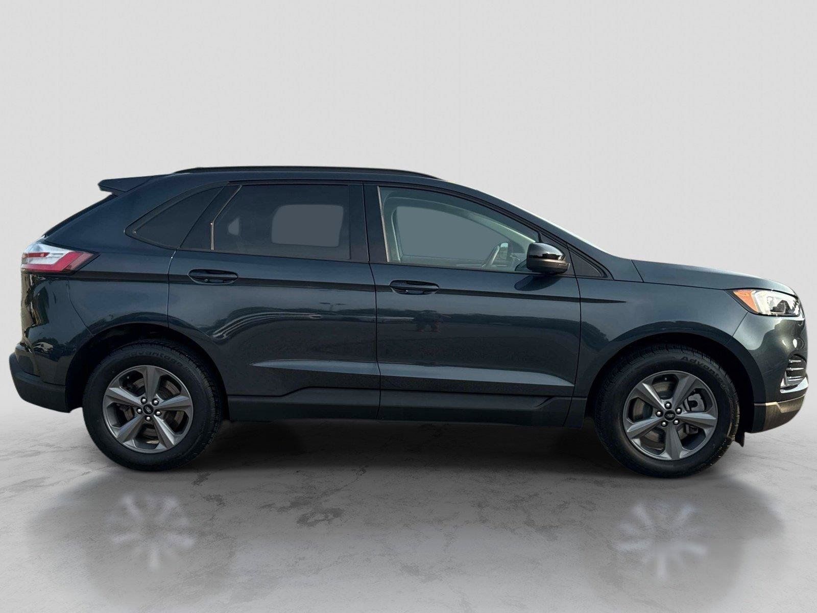 Used 2024 Ford Edge SEL w/ Sport Appearance Package AWD/4WD image 4