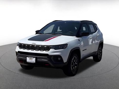 Used 2025 Jeep Compass Trailhawk w/ Trailer Tow Group AWD/4WD image 7