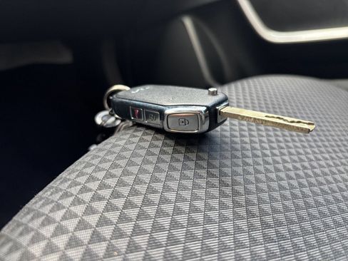 Used 2025 Kia Soul LX w/ LX Technology Package FWD image 20