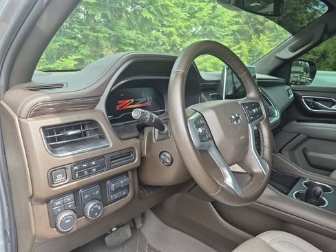 Used 2024 Chevrolet Tahoe Z71 w/ Luxury Package AWD/4WD image 10