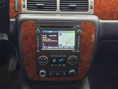 Used 2014 Chevrolet Suburban LT image 14