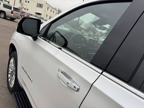 Used 2024 Chevrolet Suburban High Country image 16