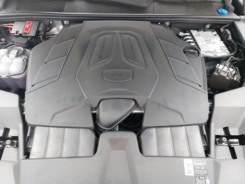 Certified 2026 Porsche Cayenne AWD/4WD image 33