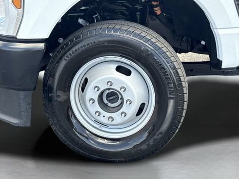 Certified 2025 Ford F350 XL AWD/4WD image 45