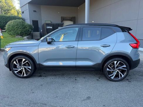 Used 2022 Volvo XC40 T5 R-Design w/ Advanced Package AWD/4WD image 3