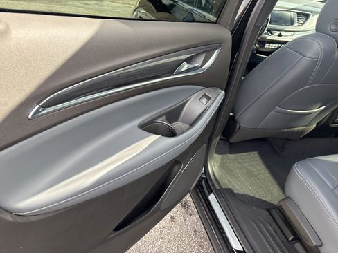 Used 2022 Buick Enclave Premium image 13