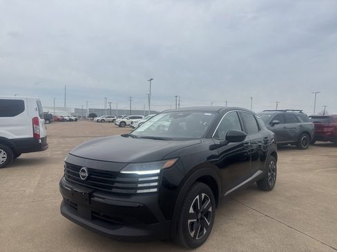 Certified 2025 Nissan Kicks SV image 6