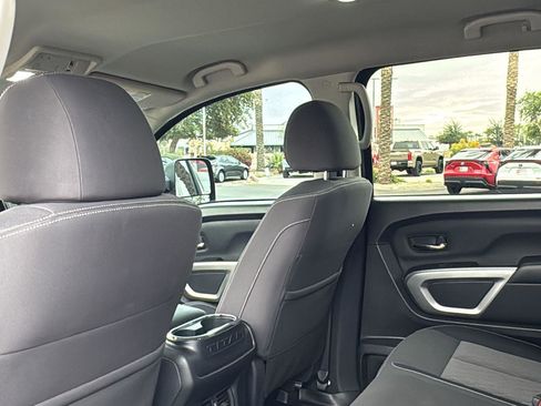 Used 2022 Nissan Titan SV w/ SV Convenience Package image 28