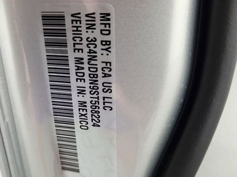 New 2025 Jeep Compass Latitude image 10