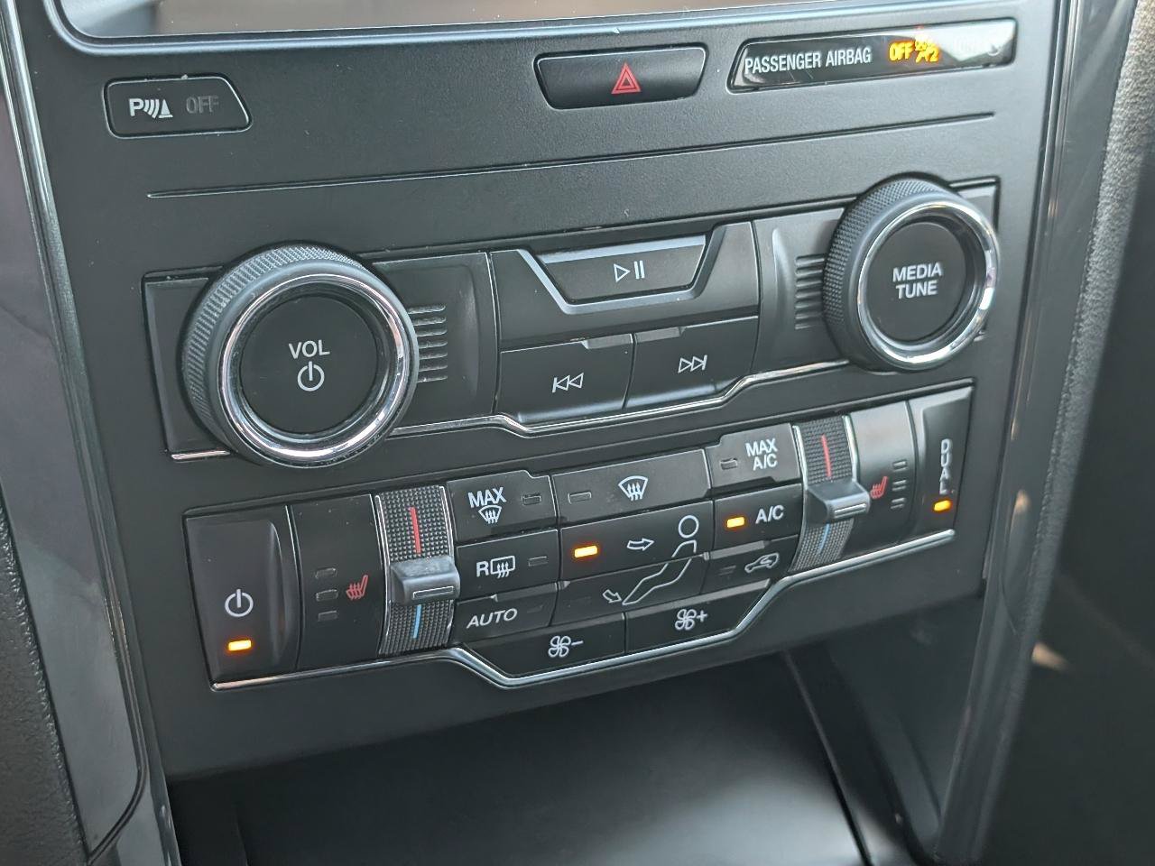 Used 2019 Ford Explorer XLT w/ Equipment Group 202A FWD image 20