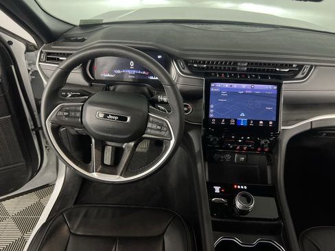 Used 2024 Jeep Grand Cherokee L Limited w/ Luxury Tech Group II image 19