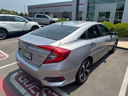 Used 2018 Honda Civic Touring image 5