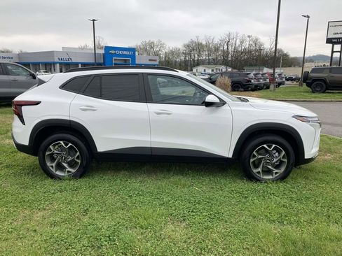 New 2026 Chevrolet Trax LT w/ Sunroof Package image 2