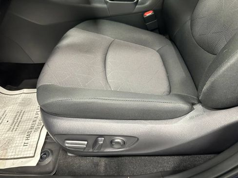 Used 2025 Toyota RAV4 XLE AWD/4WD image 13
