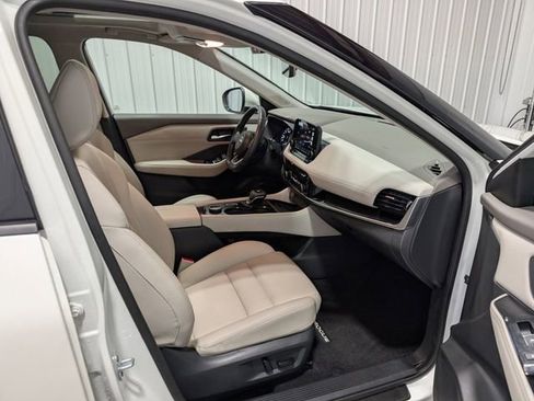 Used 2023 Nissan Rogue SL w/ SL Premium Package image 30