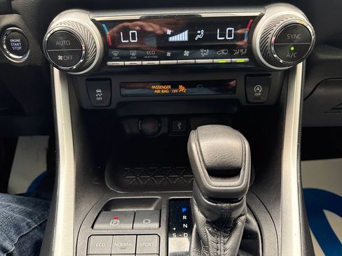 Used 2021 Toyota RAV4 XLE AWD/4WD image 20