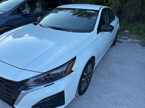 Used 2025 Nissan Altima 2.5 SV FWD image 1