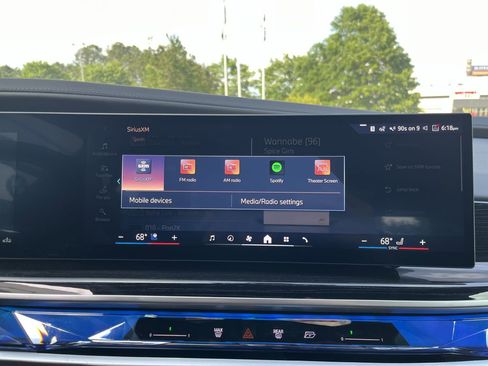 Certified 2025 BMW 740i w/ Premium Package RWD image 24