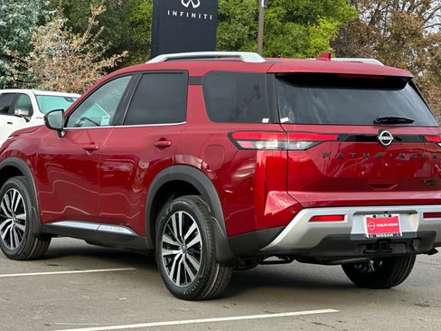 New 2025 Nissan Pathfinder Platinum w/ Black Appearance Package image 6
