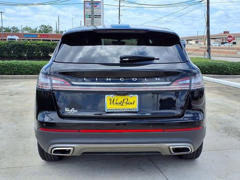 Used 2023 Lincoln Nautilus FWD w/ Premium Package image 5
