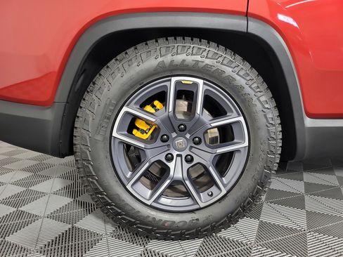 Used 2023 Rivian R1S Launch Edition image 12