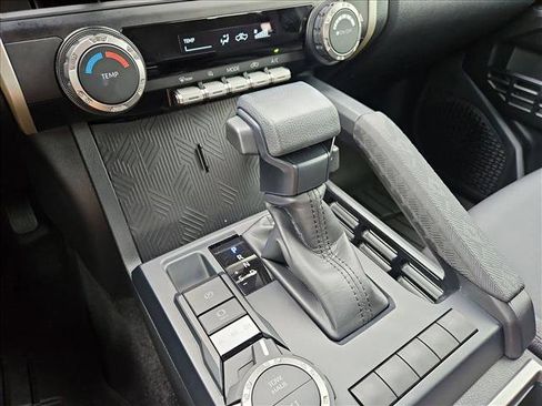 Used 2025 Toyota Tacoma SR5 AWD/4WD image 12