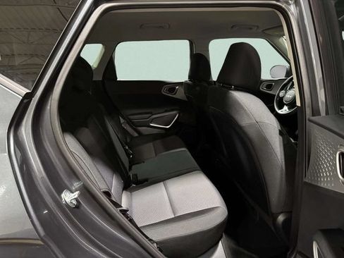 Used 2025 Kia Soul LX w/ LX Technology Package FWD image 22