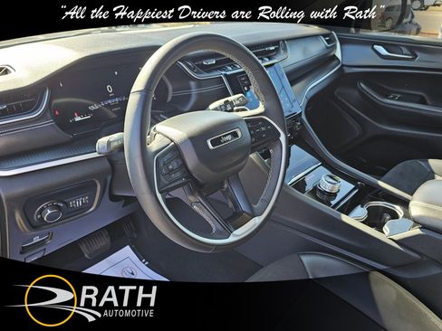 Used 2023 Jeep Grand Cherokee L Laredo image 11