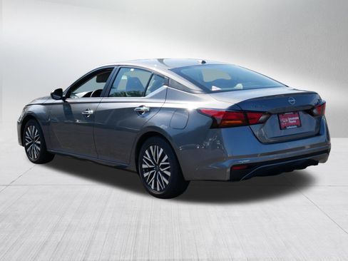Used 2024 Nissan Altima 2.5 SV FWD image 5