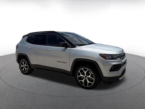 Used 2025 Jeep Compass Limited AWD/4WD image 2
