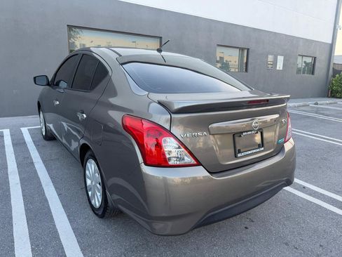 Used 2015 Nissan Versa SV FWD image 4