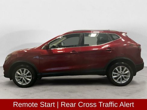 Used 2021 Nissan Rogue Sport SV image 2