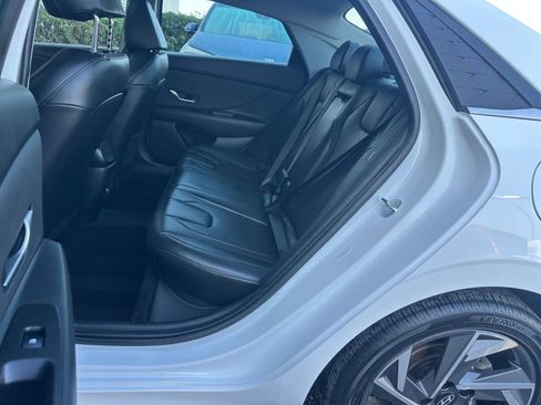 Used 2025 Hyundai Elantra Limited image 39