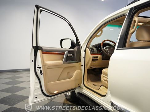 Used 2013 Toyota Land Cruiser AWD/4WD image 36