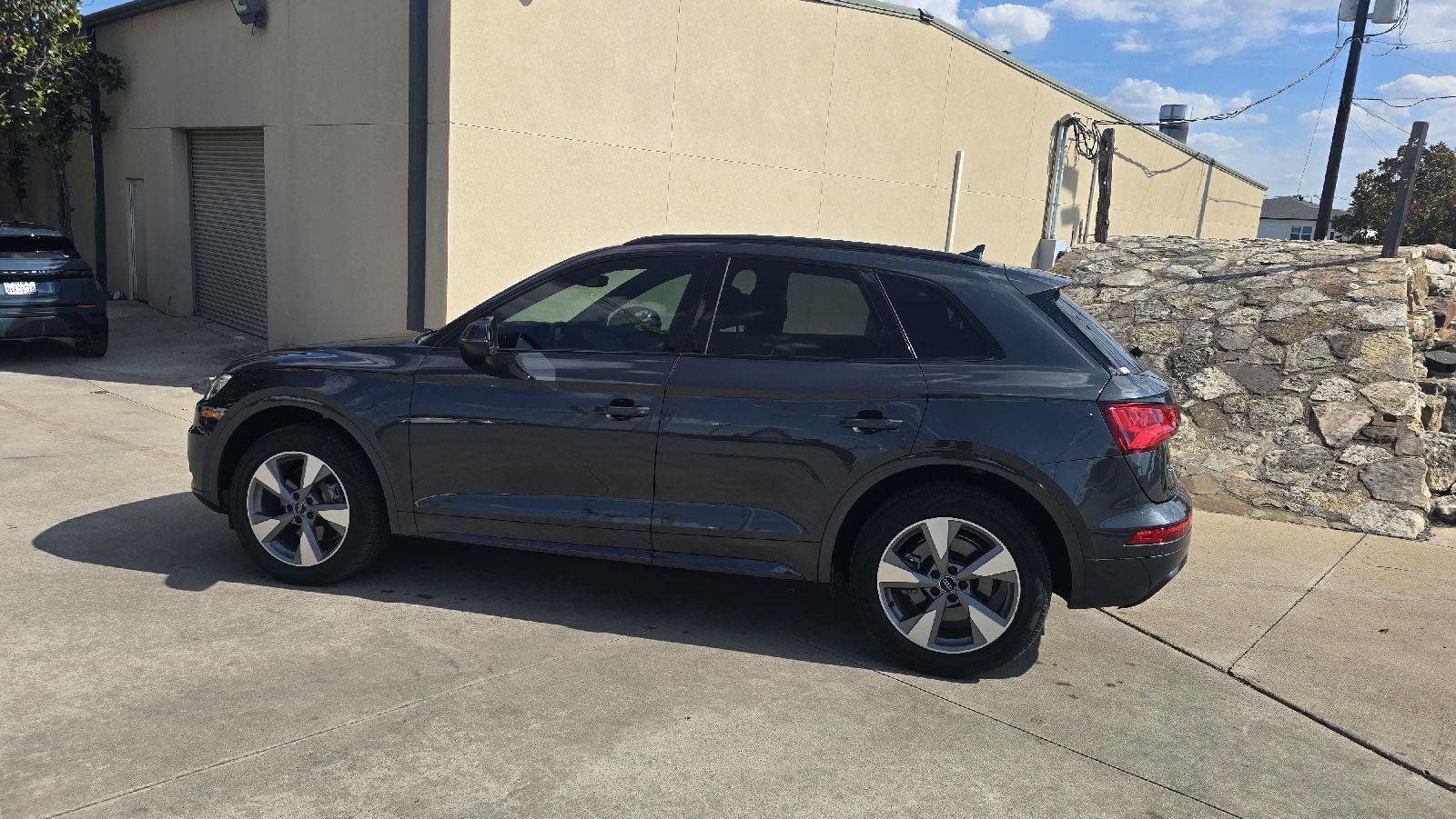 Used 2020 Audi Q5 2.0T Premium AWD/4WD image 2
