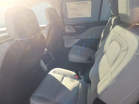 New 2026 Lincoln Aviator Reserve w/ Luxury Package RWD image 18