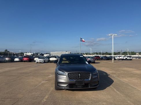 Used 2022 Lincoln Corsair Reserve w/ Elements Package FWD image 3