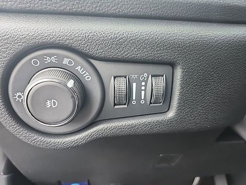 New 2026 Chrysler Pacifica Select image 29