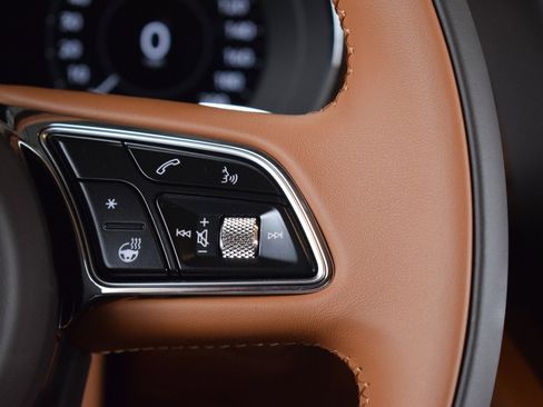 New 2025 Bentley Bentayga image 30