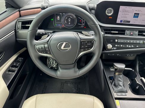 Used 2025 Lexus ES 300h w/ Premium Package FWD image 27