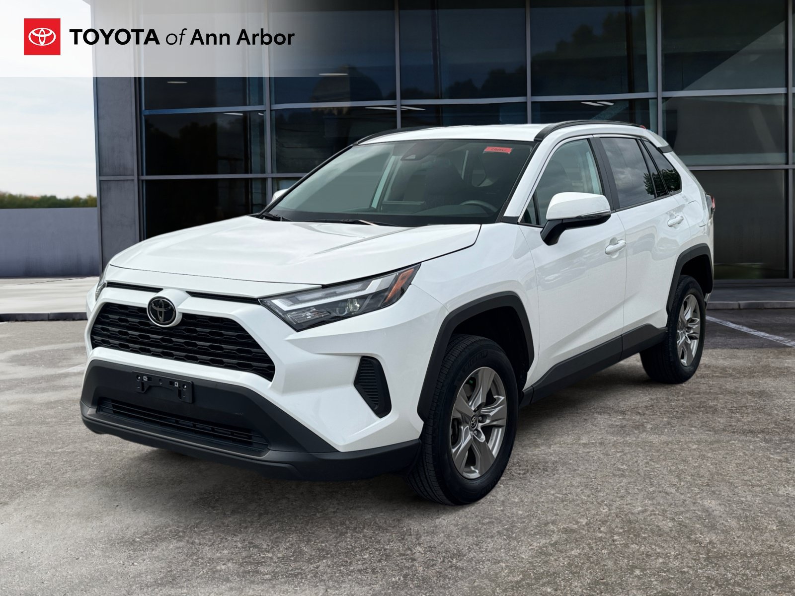 Used 2024 Toyota RAV4 XLE FWD image 8