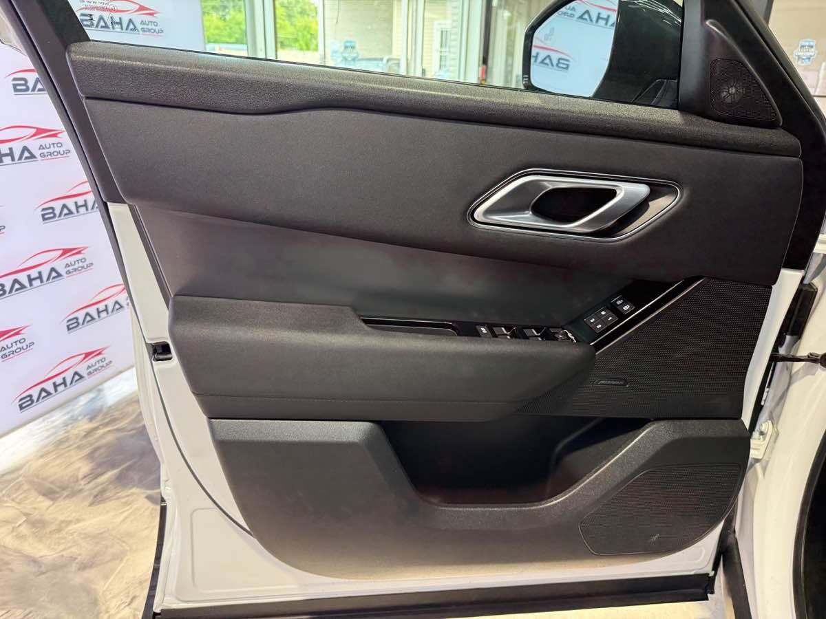 Used 2025 Land Rover Range Rover Velar Dynamic SE AWD/4WD image 37