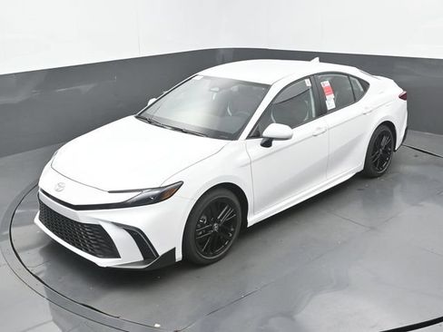 New 2026 Toyota Camry SE FWD image 30