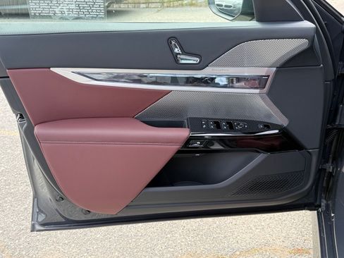 New 2026 BMW 740i w/ Premium Package RWD image 18