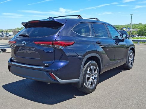 Used 2023 Toyota Highlander XLE FWD image 6