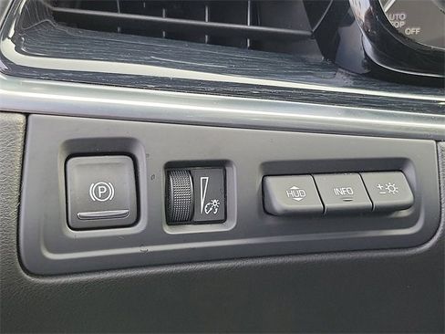 Used 2025 Cadillac XT5 Premium Luxury w/ Technology Package image 16