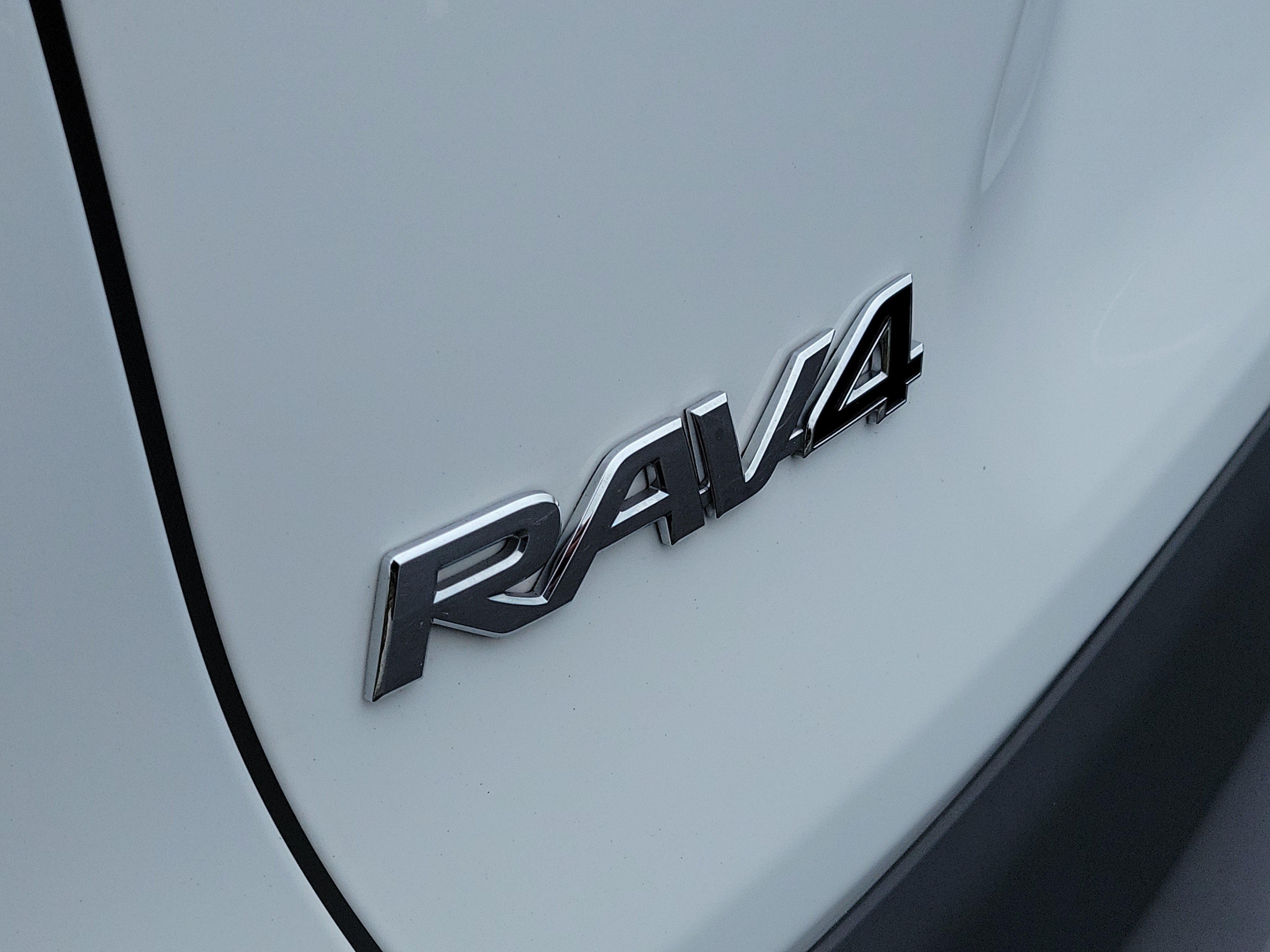 Used 2025 Toyota RAV4 LE AWD/4WD image 5