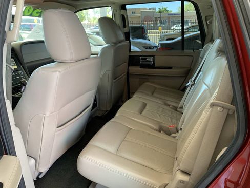 Used 2017 Lincoln Navigator Select AWD/4WD image 9