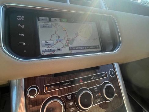 Used 2014 Land Rover Range Rover Sport HSE image 27